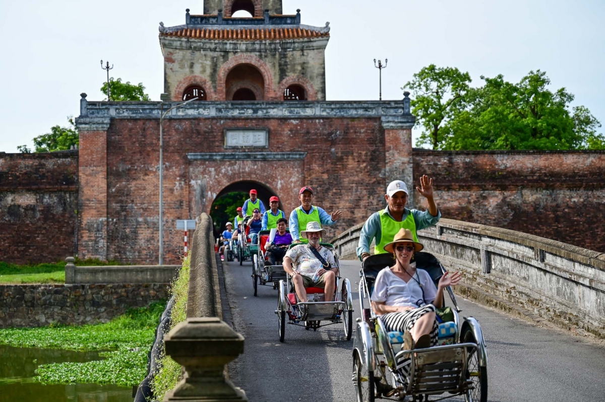 Australian KOLs visit Hue to explore and promote local tourism